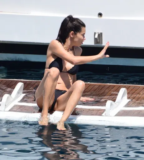 Image 1932903 from Adriana Lima