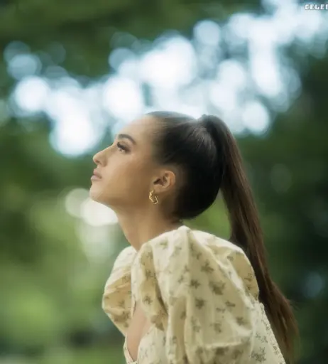 Image 1930381 from Luna Farina