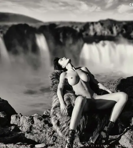 Image 1926855 from Milo Moiré