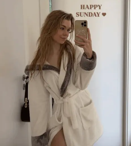 Image 1923750 from Lea Peach