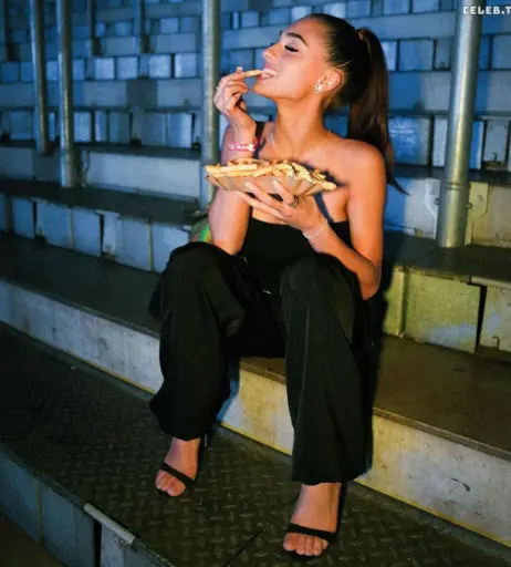 Image 1929021 from Luna Farina