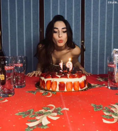 Image 1928860 from Luna Farina