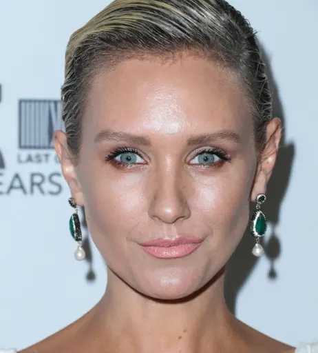 Image 1928800 from Nicky Whelan