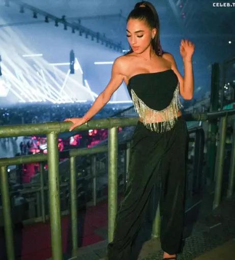 Image 1928981 from Luna Farina