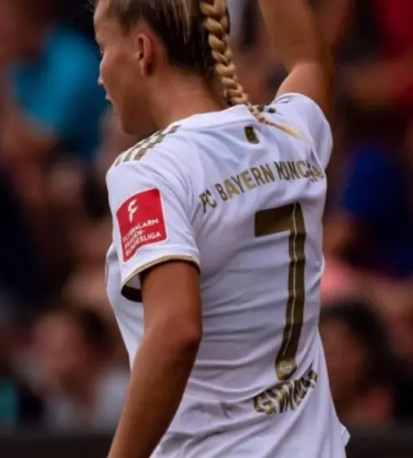 Image 1912586 from Giulia Gwinn