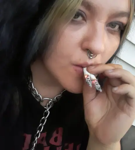 Image 14690116 from extremesmokingqueen