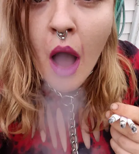 Image 14690018 from extremesmokingqueen