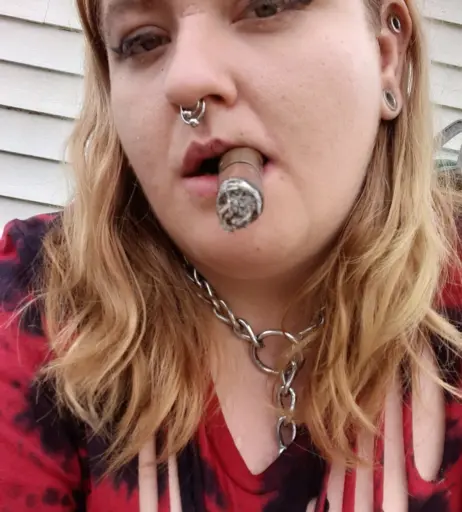 Image 14690037 from extremesmokingqueen
