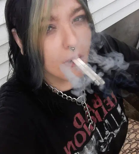 Image 14690043 from extremesmokingqueen