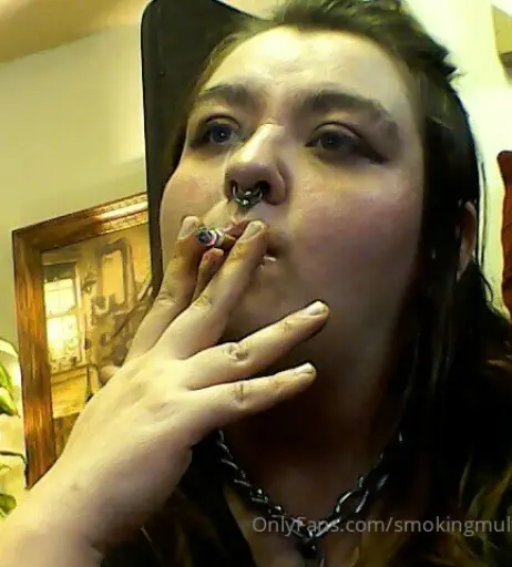Image 14687231 from extremesmokingqueen