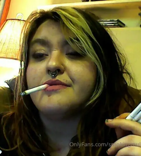 Image 14687230 from extremesmokingqueen