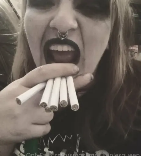 Image 14686483 from extremesmokingqueen