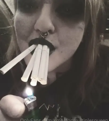Image 14686417 from extremesmokingqueen