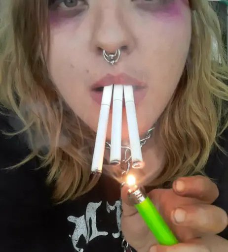 Image 14686779 from extremesmokingqueen