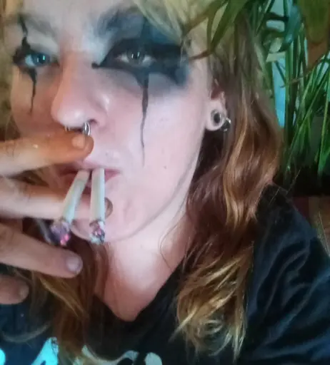 Image 14686692 from extremesmokingqueen