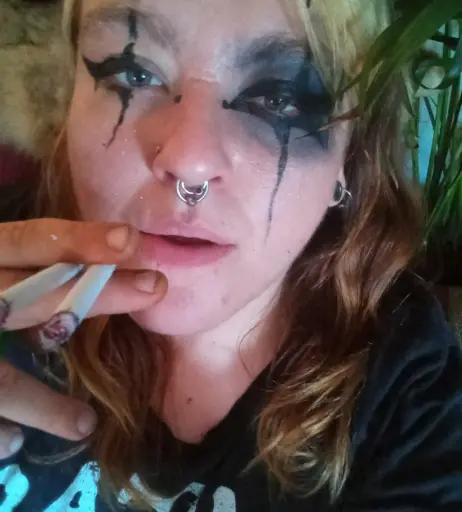 Image 14686691 from extremesmokingqueen