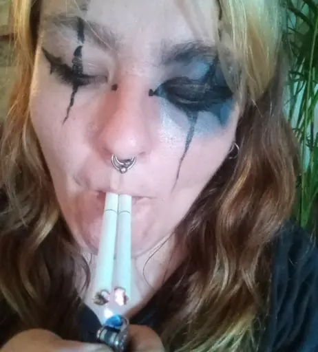 Image 14686690 from extremesmokingqueen