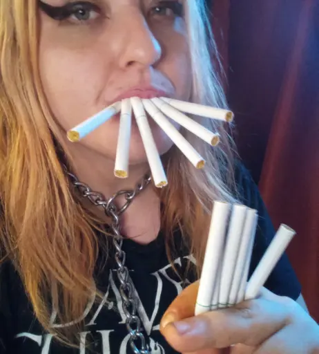 Image 14683913 from extremesmokingqueen