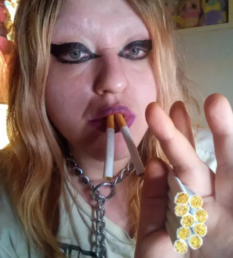 Image 14683494 from extremesmokingqueen