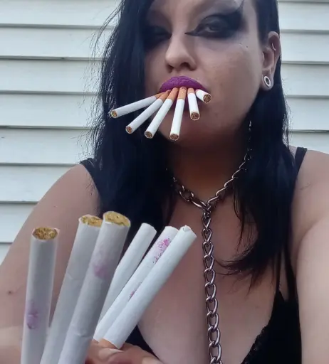 Image 14683399 from extremesmokingqueen