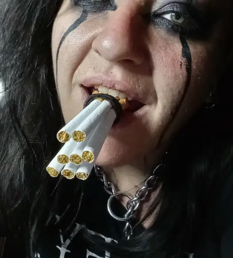 Image 14682888 from extremesmokingqueen