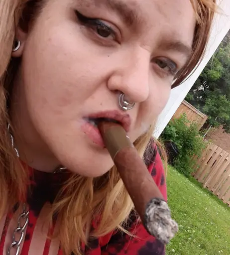Image 14689918 from extremesmokingqueen