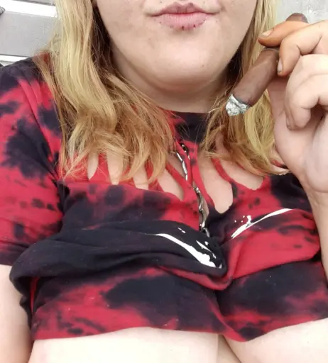 Image 14689935 from extremesmokingqueen