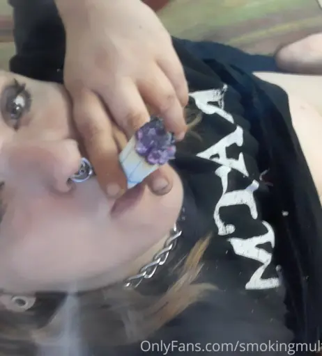 Image 14689951 from extremesmokingqueen