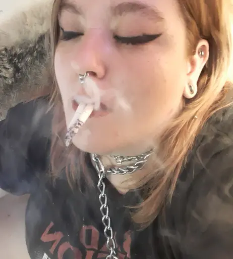Image 14689955 from extremesmokingqueen