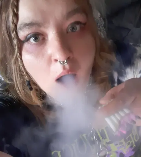 Image 14689942 from extremesmokingqueen