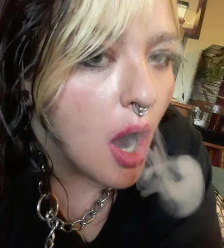 Image 14689522 from extremesmokingqueen
