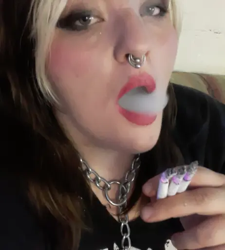 Image 14689516 from extremesmokingqueen