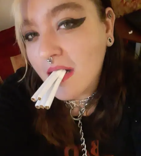 Image 14689509 from extremesmokingqueen