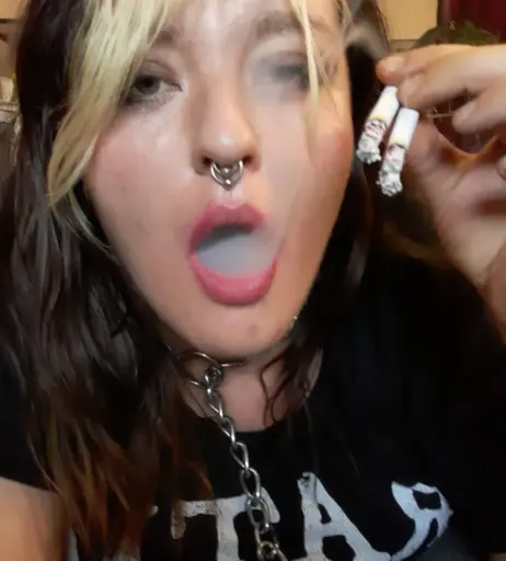Image 14689492 from extremesmokingqueen
