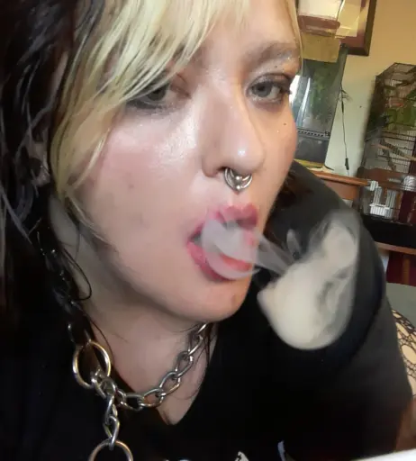 Image 14689495 from extremesmokingqueen