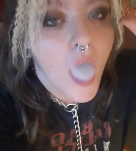 Image 14689425 from extremesmokingqueen