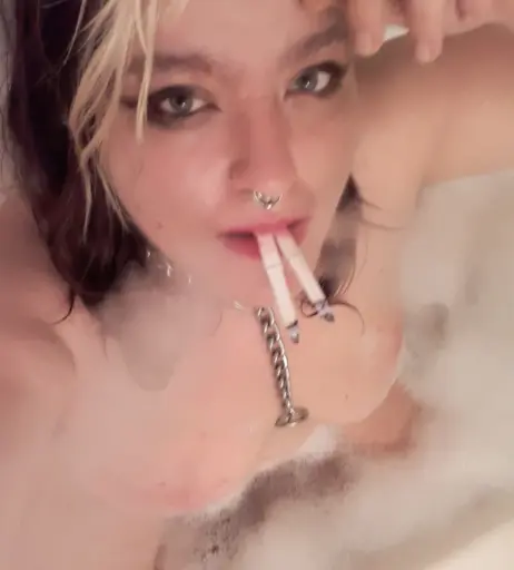 Image 14689432 from extremesmokingqueen