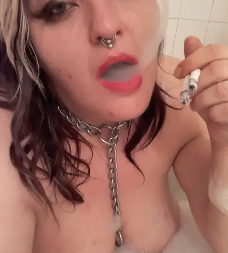 Image 14689431 from extremesmokingqueen