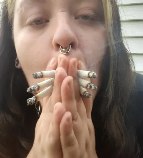 Image 14689479 from extremesmokingqueen