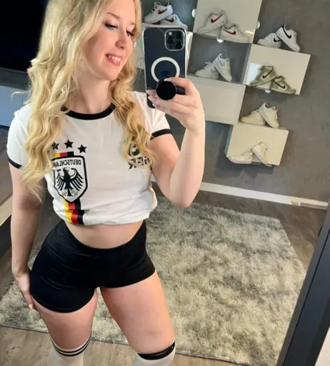 Image 1595172 from Mia Peach