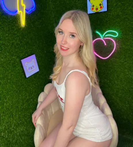 Image 1603809 from Mia Peach