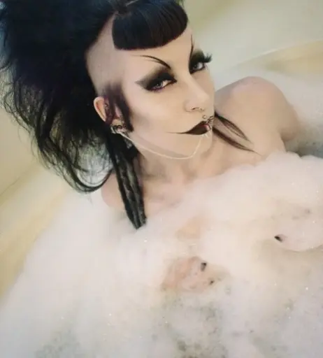 Image 1790936 from Razor Candi