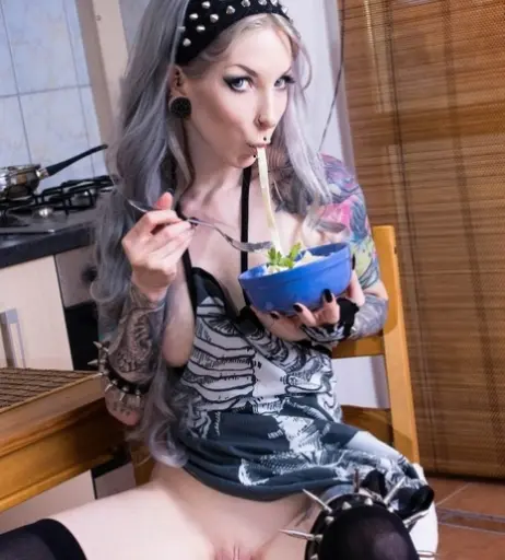 Image 1781425 from Razor Candi