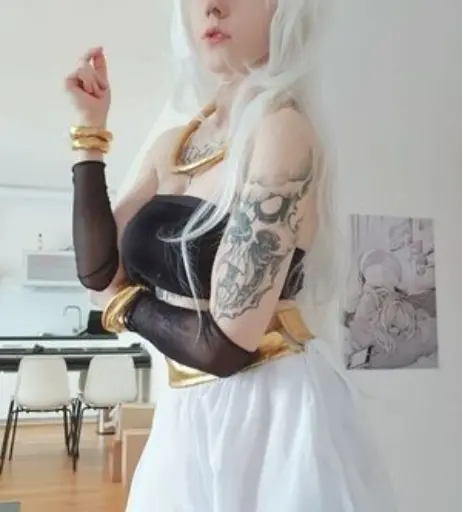 Image 1788110 from Elles