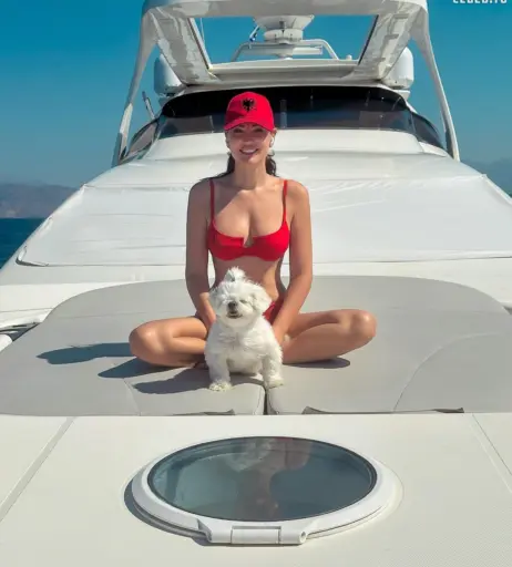 Image 1765738 from Bleona Qereti