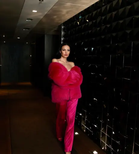 Image 1766771 from Bleona Qereti