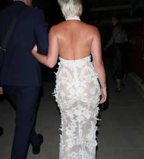 Image 1762285 from Florence Pugh