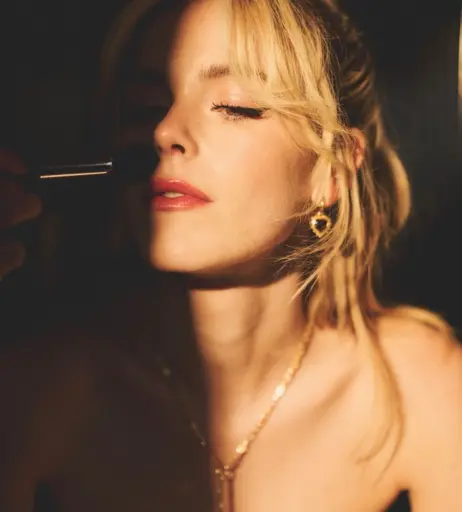 Image 1755173 from Kiernan Shipka