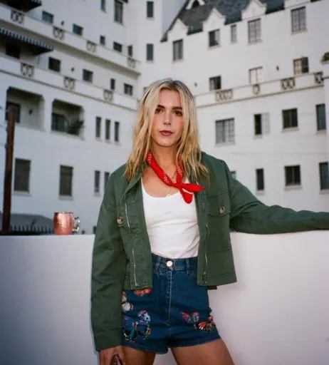 Image 1756436 from Kiernan Shipka