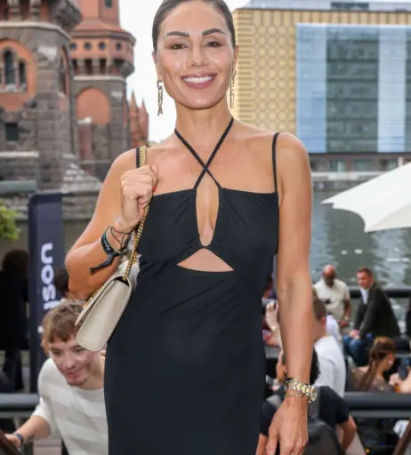 Image 1756262 from Nazan Eckes